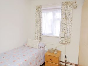 TYLNEY CLOSE- click for photo gallery